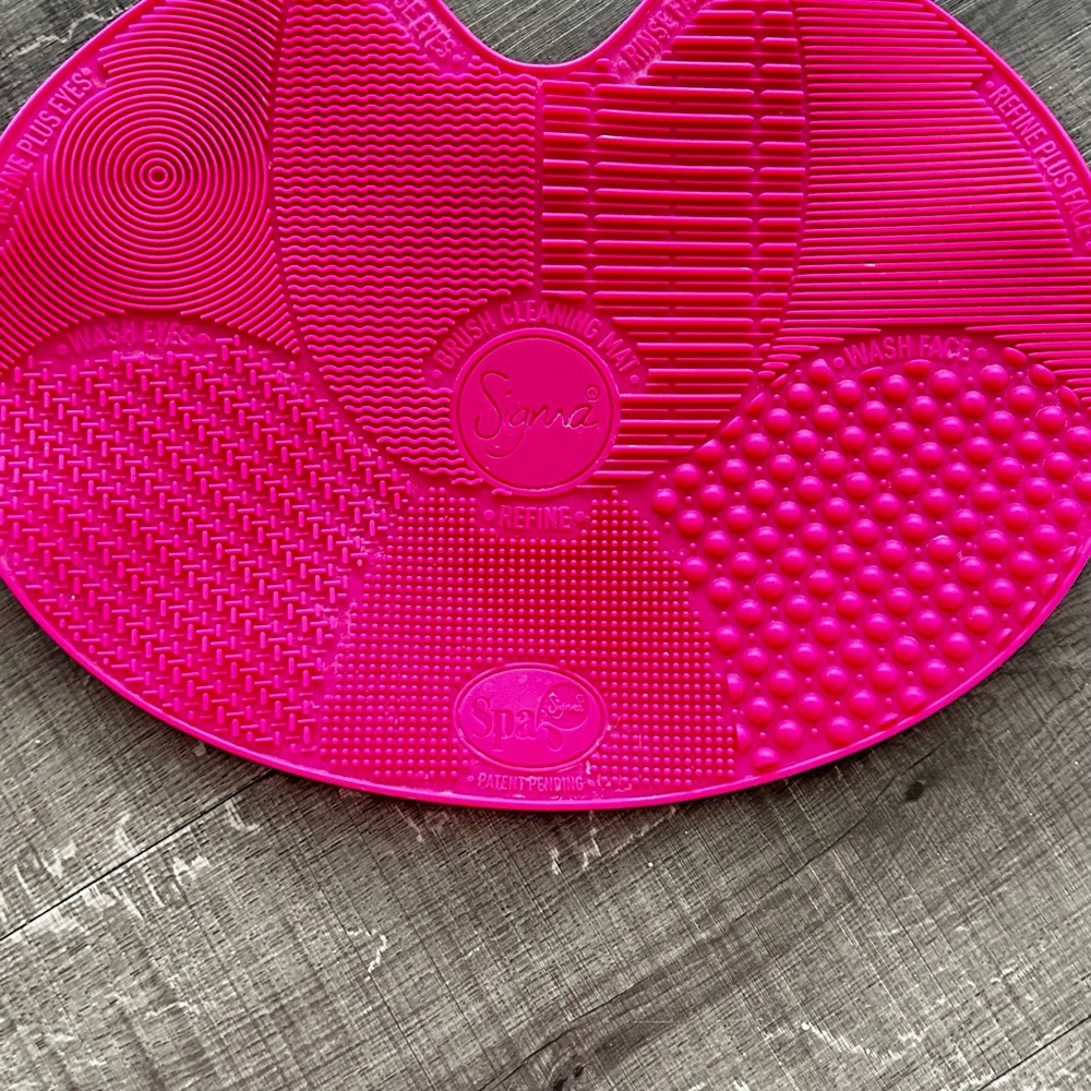 Sigma Beauty Pink Brush Cleaning Mat